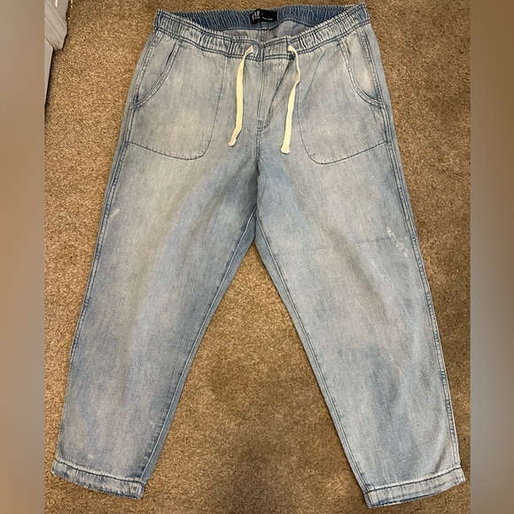 Women’s Gap Jeans - Picture 1 of 3